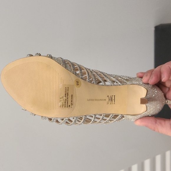 INC INTERNATIONAL CONCEPTS  Gold Heel Sandal - Picture 4 of 5